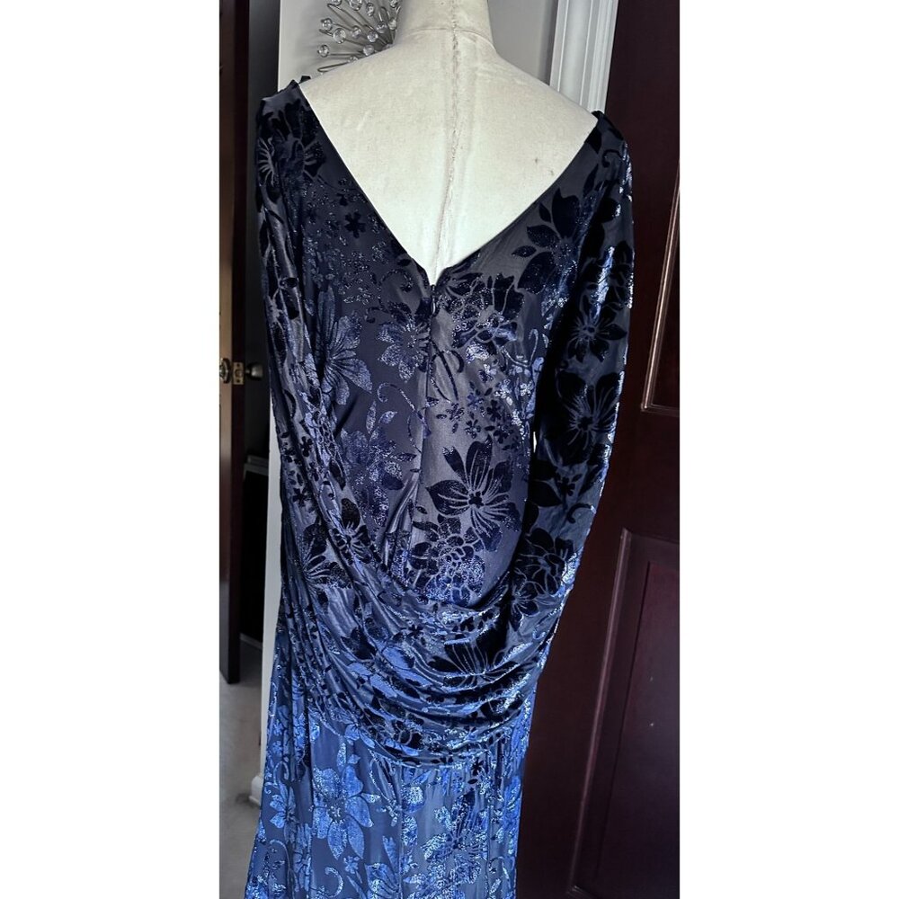 Betsy & Adam navy floral embossed cape inspired gown sz 12 NWOT - Picture 7 of 8